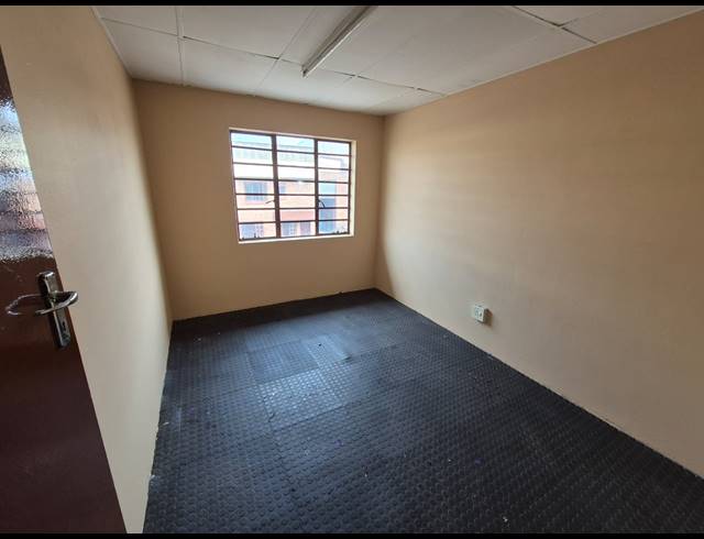 510M² WAREHOUSE TO LET IN WADEVILLE